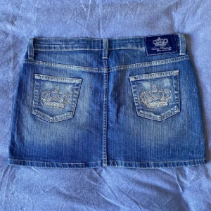 Victoria Beckham jeanskjol - I jätte bra skick, ser ut som ny!