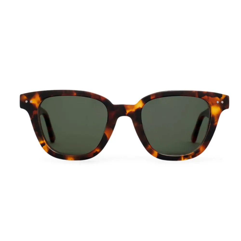 Stilrena solglasögon från Nividas i modellen Palermo, färg tortoise. Väldigt sköna att ha på sig med bra glas. Gott skick då de tyvärr används för lite. Asusteet.