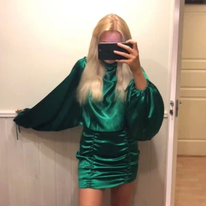 Grön klänning - Klänning från ASOS. Storlek 36.