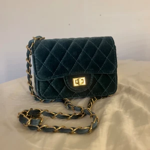 Väska - Liten grön handväska!☀️ aldrig använd!