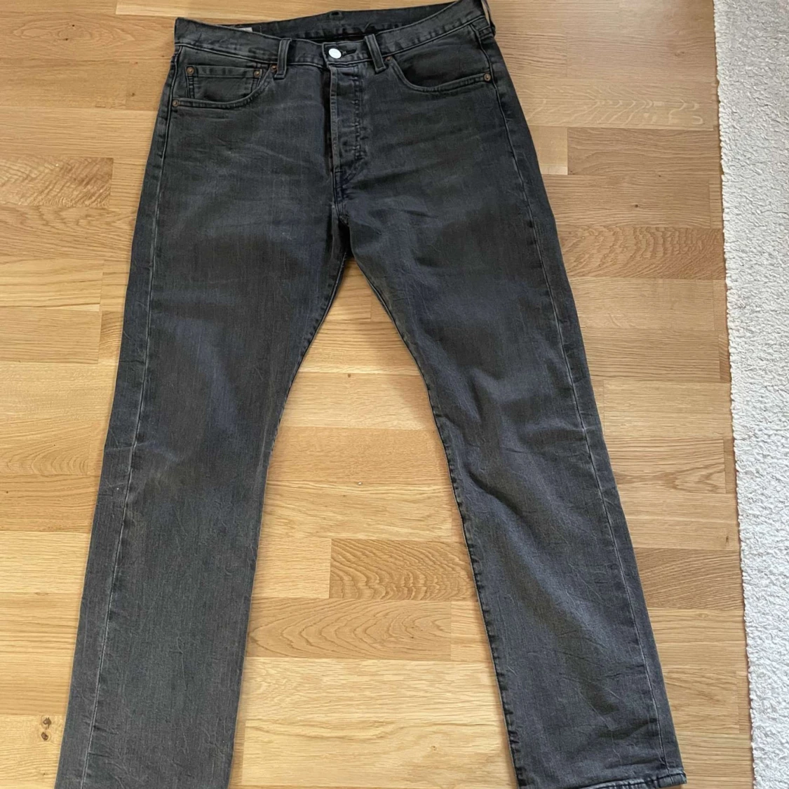 Gråa Levi’s 501