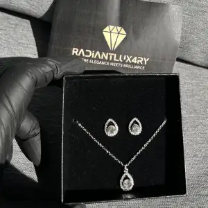 Smyckes set Helt nya guldpläterade smycken går att köpa på min Instagram radiant.lux4ry❤️