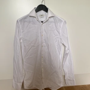 Vit skjorta - Skjorta från Jack&Jones Premium, slimfit gjord av bomull