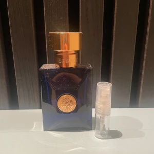 Versace Dylan blue EDP  - En fantastisk bra parfym som är till för alla årstider med sjuka fräscha noter.