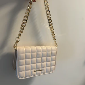 White bag - Biege/offwhite bag with interchangeable handles.   Like new, never used. From bershka