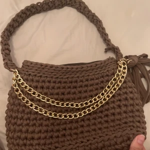 Virkad väska - Egen virkad väska som är super gullig med gullig kedja 