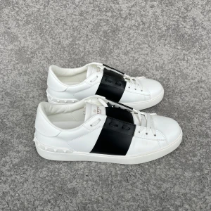 Valentino Open - Valentino Open | conditon 9/10 (skosnörena är avklippta för bekvämlighetens skull) | inget og tillkommer