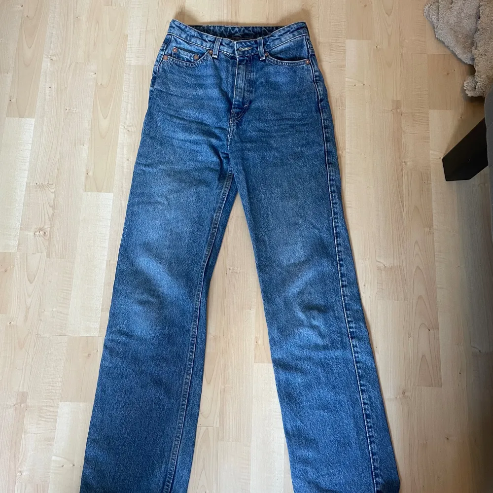 Högmidjade jeans från Weekday W25/L32🤗. Farkut & Housut.