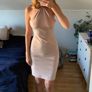 Sommarklänning  - Superfin sommarklänning från i mycket bra skick, endast använd ett fåtal gånger. 🩷