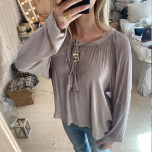 Jättefin blus!!💓 - Fint skick kommer bara inte t användning💓💓