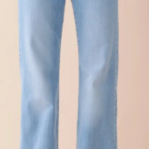 Jeanerica jeans pw008 strl 25/34 - Jättefina jeans från jeanerica i fin azurblå.  Nypris 1999kr