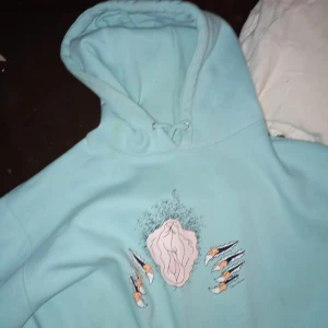 Roaring Vulva. Porous Walker. L - Porous Walker 