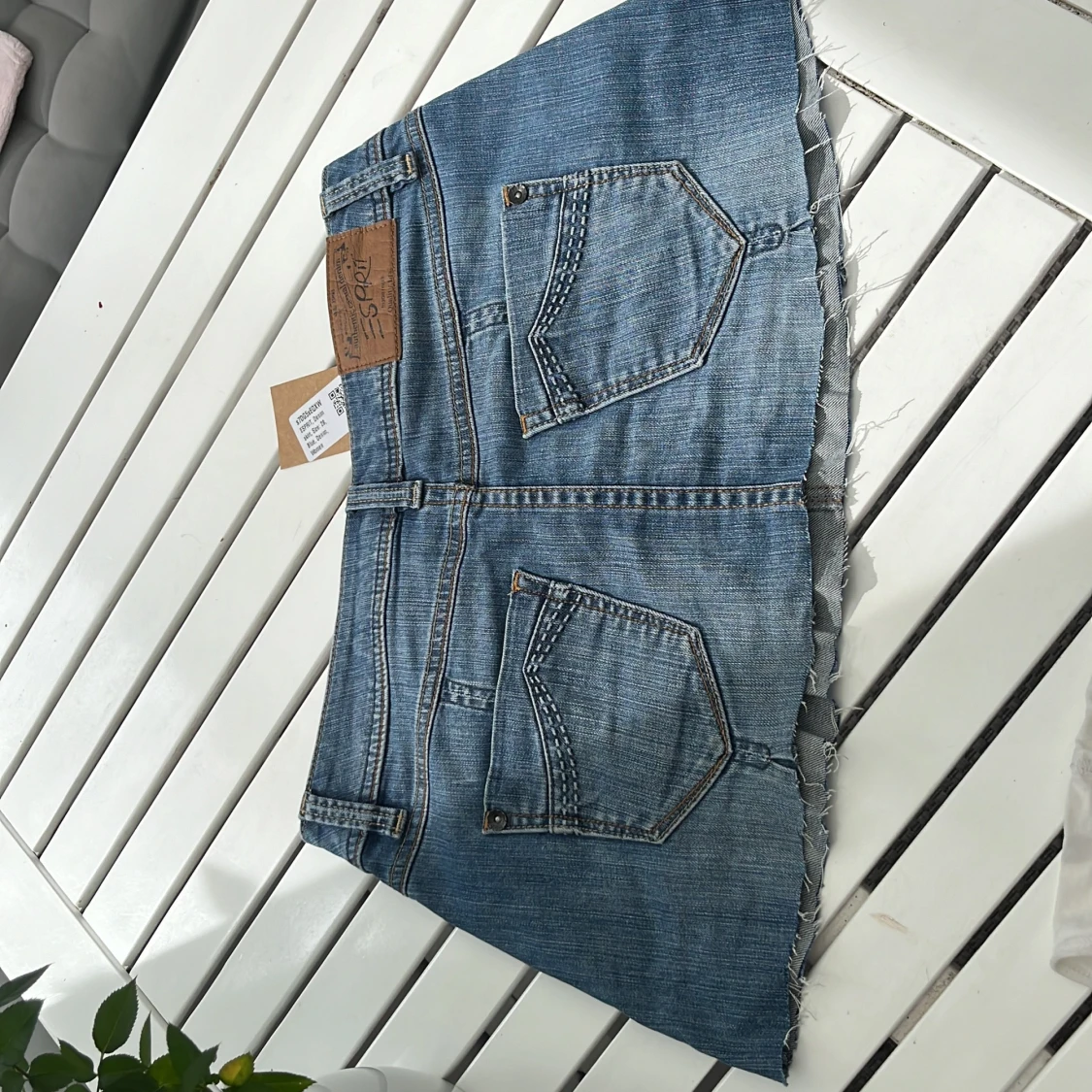 Lågmidjad jeanskjol med volang - 91