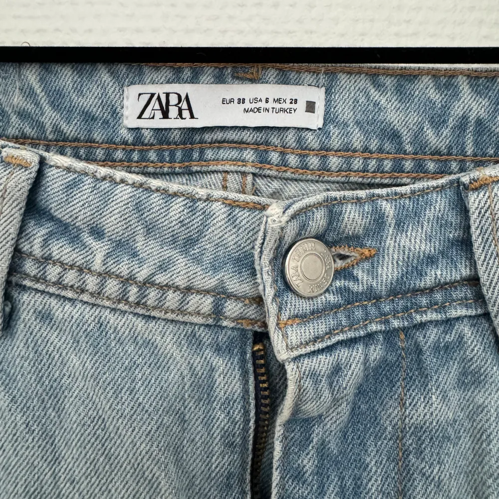 Långa jeans från zara. Jeans & Byxor.