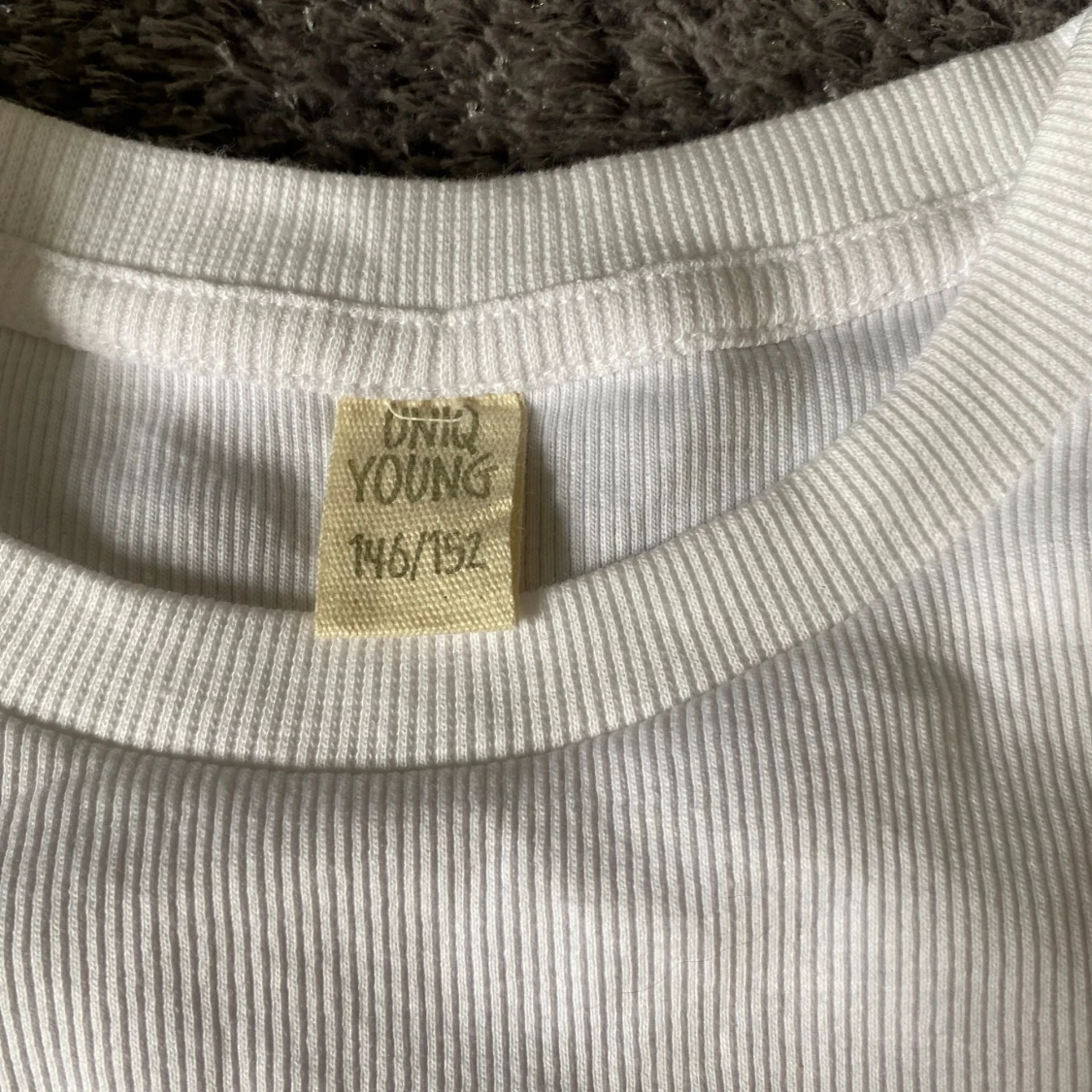 Topp med volang axlar - 90