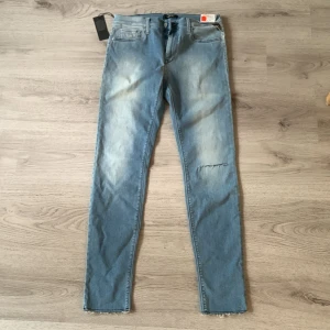 Helt nya jeggings  - Helt nya jeggings från replah! Ny pris 1299 kr.