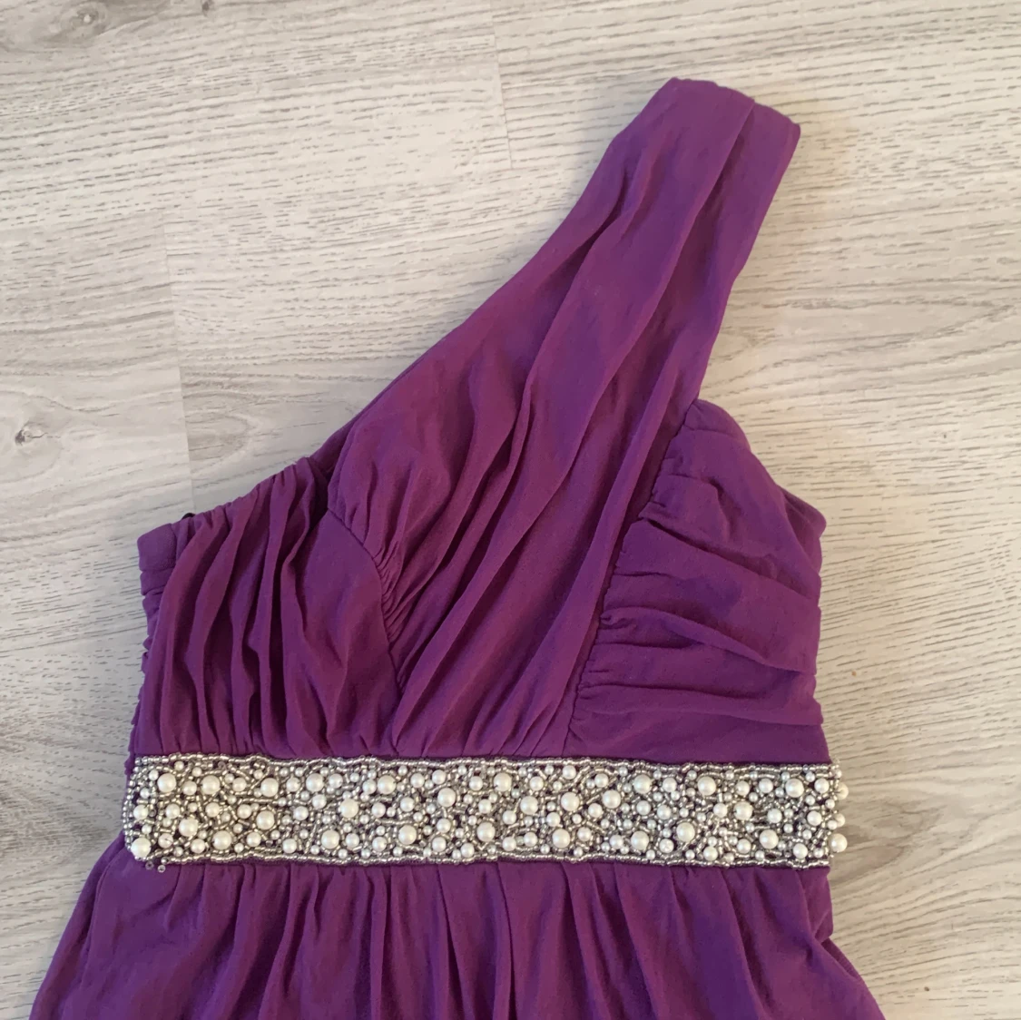 Off-shoulder klänning - 90