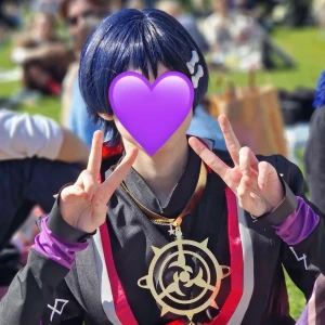 ☂️| Scaramouche cosplay - Säljer för att jag har slutat använda den ^^ Köpt från plick (från aliexpress) peruk ingår om du vill! !Köparen betalar frakten!