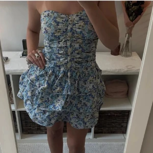 Klänning  - Säljer denna klänning då jag rensar garderoben! 