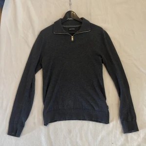 Half zip tröja  - Half zip tröja herr  Färg grå  Jacka and Jons 