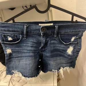 As snygga shorts, alla köpta secondhand. Bläddra för att se enskilda bilder och skriv priv för fler osv!