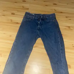 Schyssta jeans i storlek W27 L30, nypris 1200kr