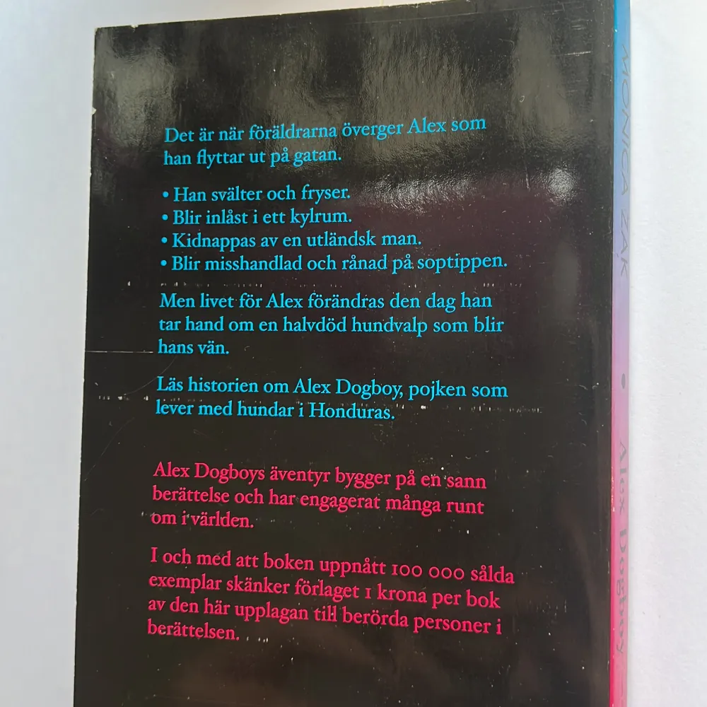 Säljer denna bok av Monica Zak då jag inte har plats i min bokhylla. Några små skador på hörn men inget större. Nypris är 99kr. Övrigt.