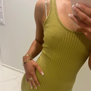 Dress - Olive green, xs