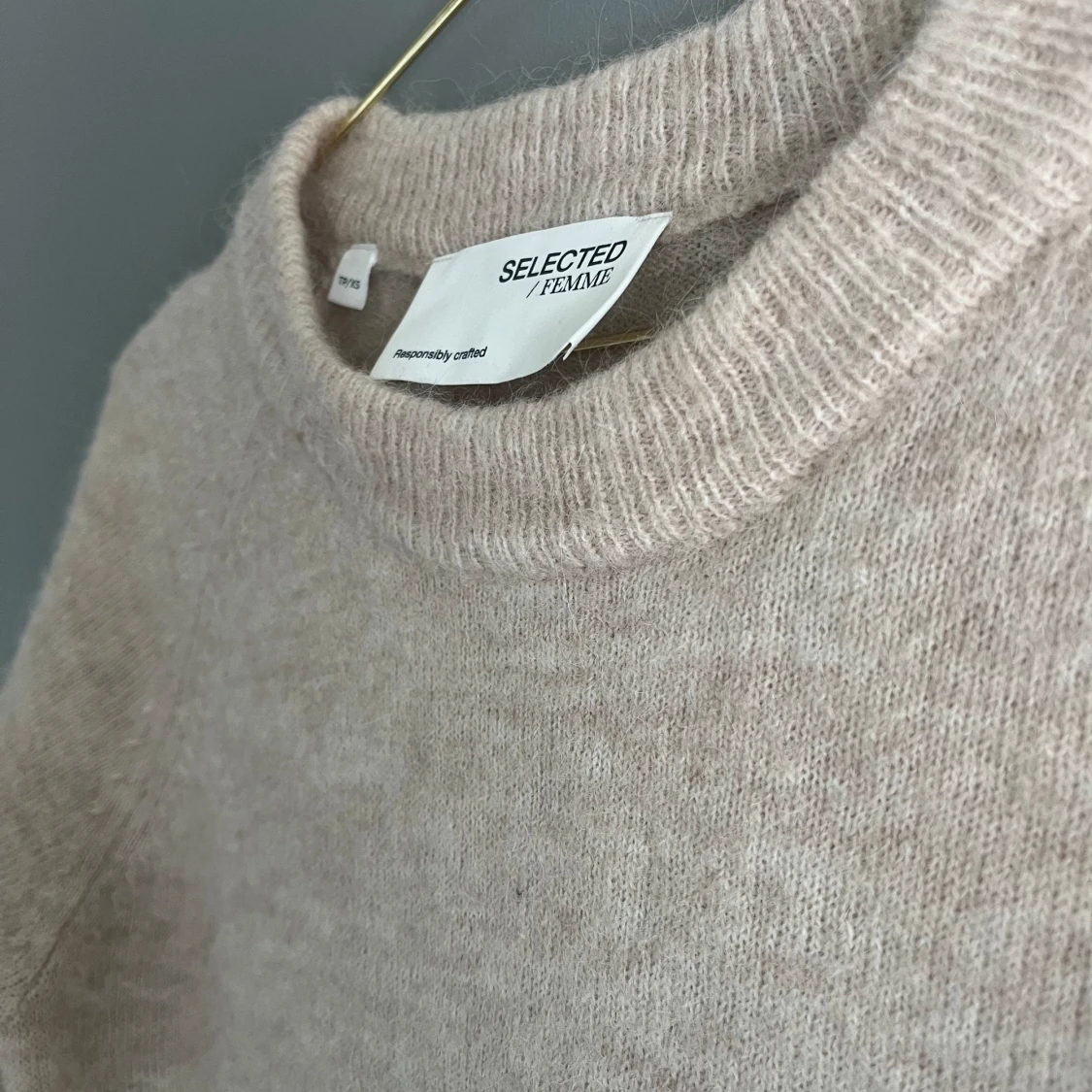Beige stickad tröja - 90