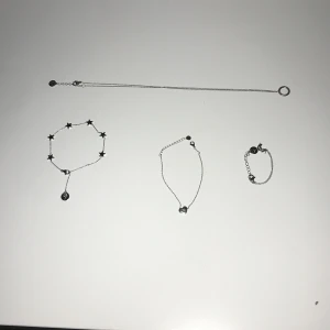 Edblad halsband / armband - 1 halsband och 3 armband alla från Edblad. Halsband- 125kr armband st- 100kr. Dem är knappast använda skick 8/10. Det är rostfritt stål. Hör av er vid funderingar