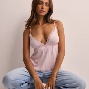 Nelly Linne  - Rosa linne från Nelly💗 Storlek: S Använd en gång  Säljer pga förstor 