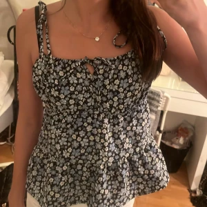 Blommig blus - Väldigt bra skick