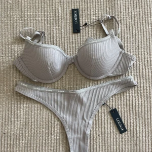 Lounge set  - Oanvänt lounge set, 70C & S på underdelen 