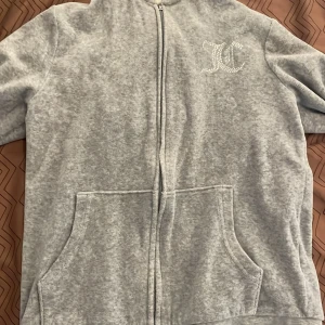 Kofta juicy counture - Fin kofta till barn och har bra skytt 