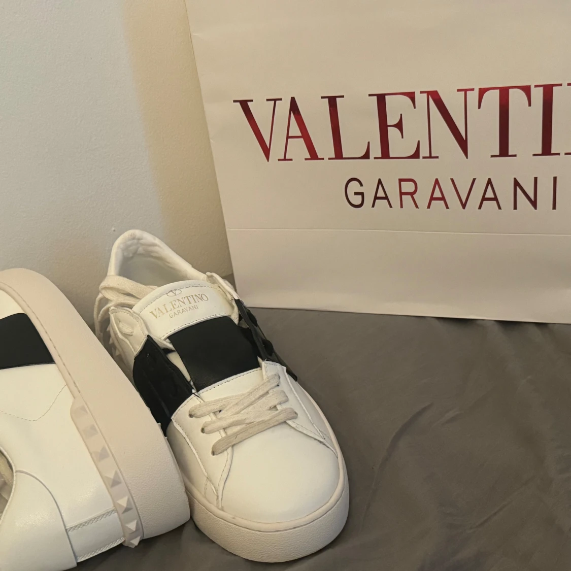 VALNETINO GARVANI STORLEK 42 Ingår valentino påse  - 92