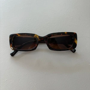 Solglasögon  - Aldrig använda 