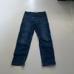 Säljer dessa extremt snygga Levis jeans.  Skick 10/10 nästan aldrig använda. Säljer pga dem har blivit för små