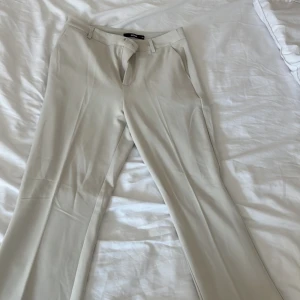 Passar för 160-170, sitter inte tajt men inte för tajt heller,  - Är långa i bena