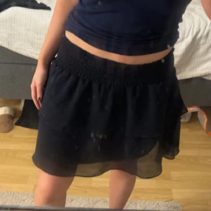 Volangkjol - Superfin marinblå Volangkjol från Chelsea, jättebra skick!