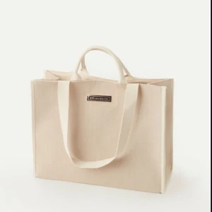 Intimissimi väska i bomull - Helt ny intimissimi väska i bomull som inte kommit till användning. Jättefin nu till sommaren! ☀️💗