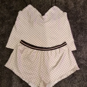 Pyjamas  - Mycket bra skick och fint