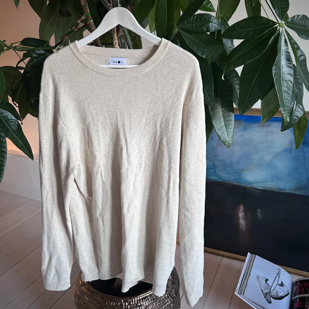  NN07 NO NATIONALITY 07 SWEATSHIRT WORN MAX 3 TIMES BOUGHT IN NN07 STORE AT NORDISKA KOMPANIET IN STOCKHOLM SWEDEN SIZE XL FITS L WRINKLES CUZ HAS BEEN LAYING IN MY CLOSET NO FLAWS DM ME 🌙🌙🌙🌙. Tröjor & Koftor.
