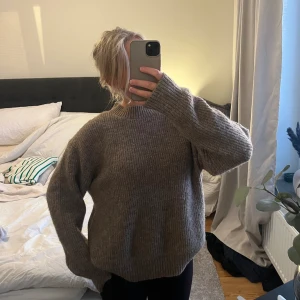 Brun tröja  - Brun stickad tröja som jag inte använder. 