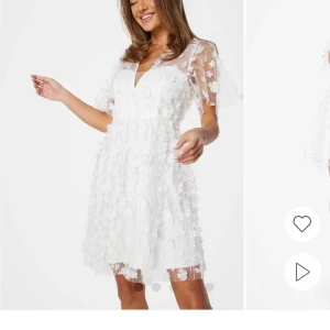 Vit klännung - Vit klänning som endast är testad! Passar perfekt till student/sommar.  