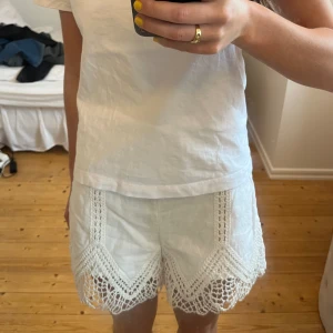 Zara shorts - Vita tygshorts från zara i storlek xs💞