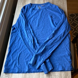 Polo raulph lauren tröja  - Polo raulph lauren tröja/lång T-shirt ~|~ Pris 100kr ~|~ XL/18-20/170 ~|~ skick 7/10 ~|~ Skriv vid minsta fundering ~|~