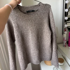 Stickad tröja - Stickad doffy tröja från Vero Moda! Nästan aldrig använd, jätte sikt skick! 