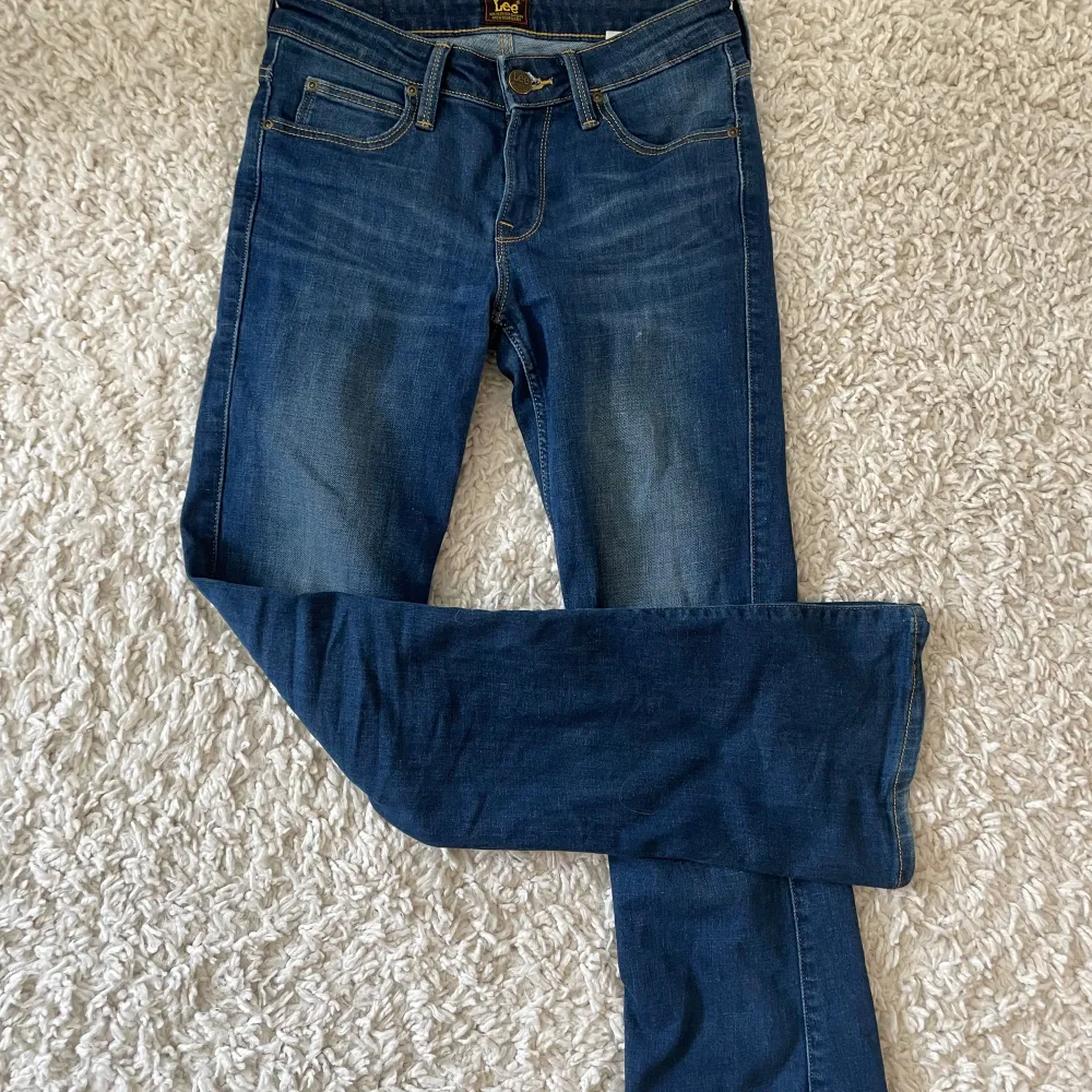 Jågmidjade bootcut jeans från Lee. Modell Hoxie i storlek 25/31.. Jeans & Byxor.