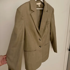 Wool blend kavaj  - Super snygg Oversized Wool blend kavaj från H&M. Knappt använd. 