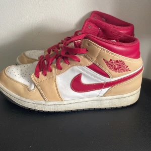 Nike Jordan  - Säljer dessa Nike Jordan skor. Storlek 42,5. Pris kan diskuteras 